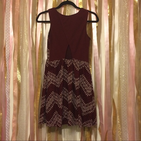 Burgandy Zig Zag Dress - Picture 5 of 7